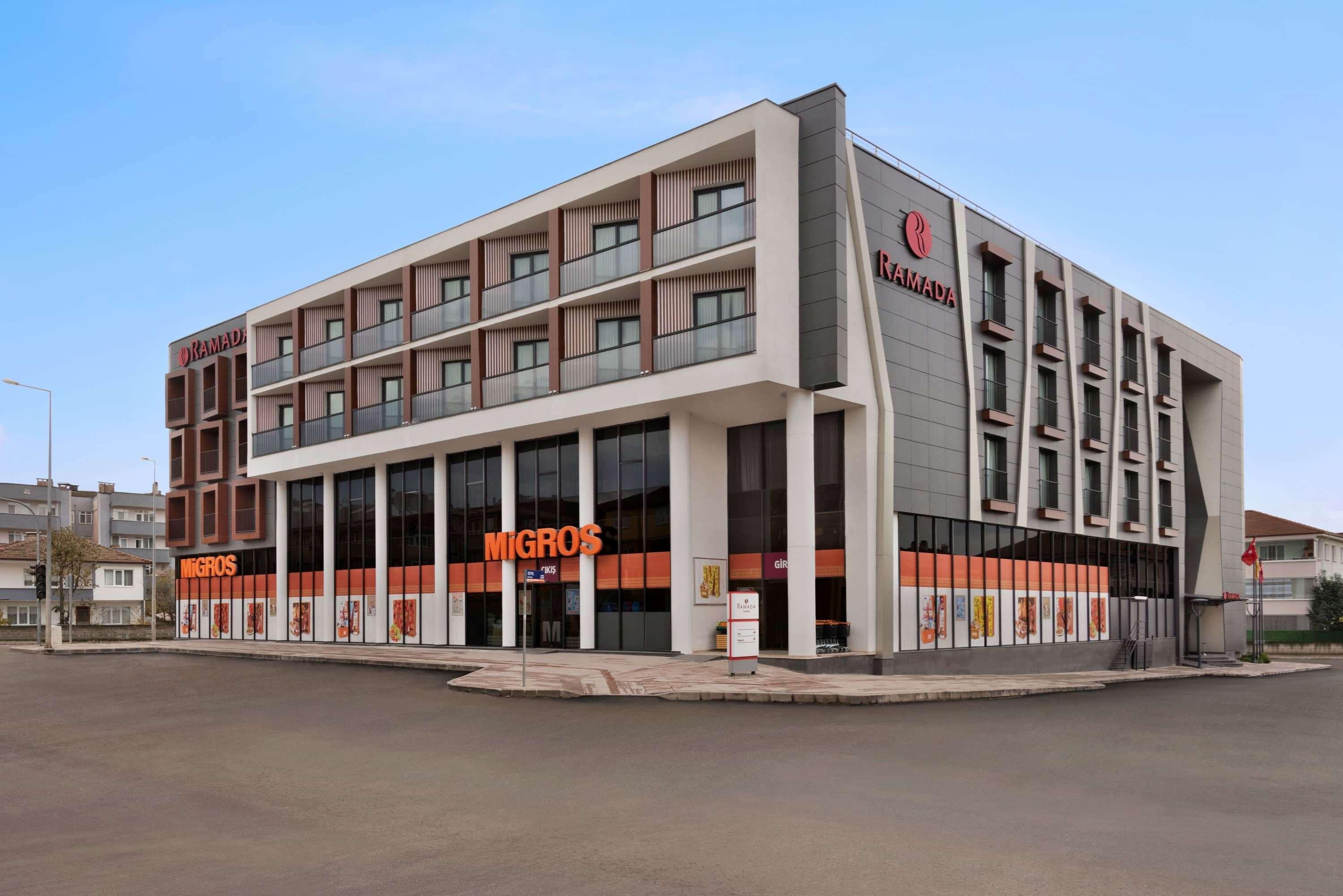 Hotel Ramada By Wyndham Sakarya Hendek Exterior foto